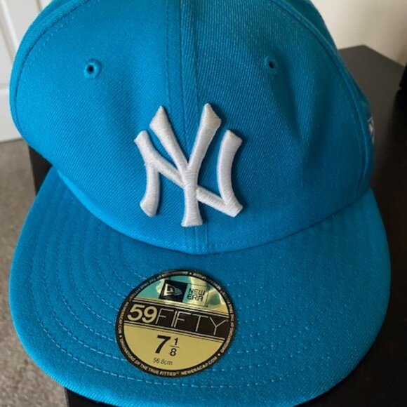 New NY Yankees Blue with white  NEW ERA 59FIFTY  7  1/8  Cap - Picture 1 of 3